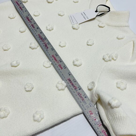 NWT English Factory Ivory White Floral Pompom Short Sleeve Knit Sweater Top Sz L - Picture 11 of 13